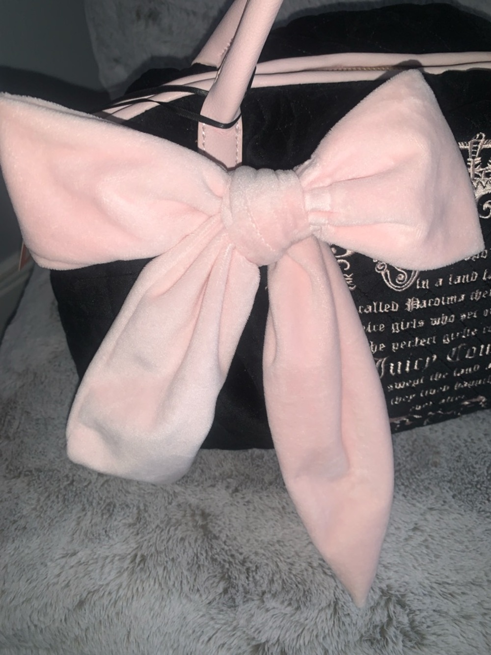 🆕- JUICY TALE BOWLERS BAG IN LIQUORICE WITH BEAUTIFUL
 BIG PINK BOW 🎀 - Picture 3 of 14